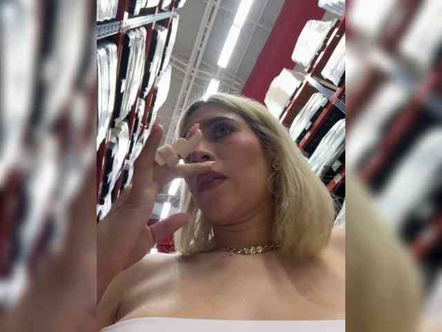 LucyRouse webcam