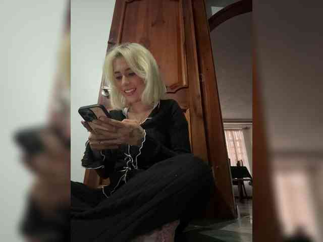 LucyRouse webcam