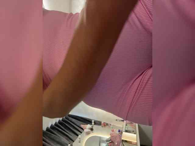 LucyRouse webcam