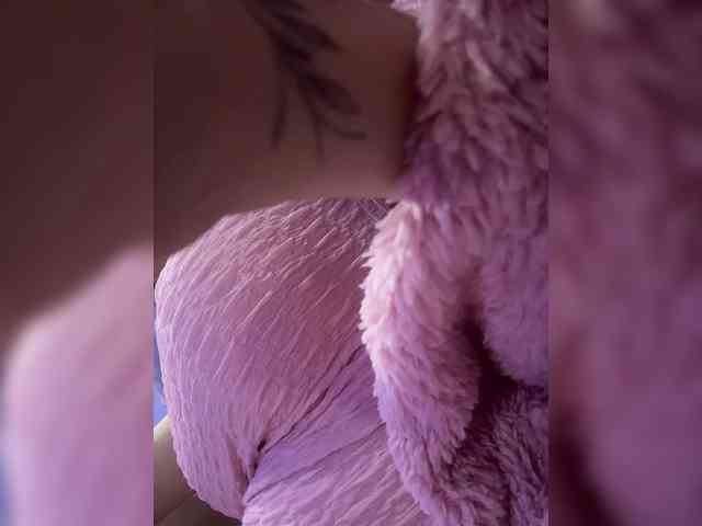LucyRouse webcam