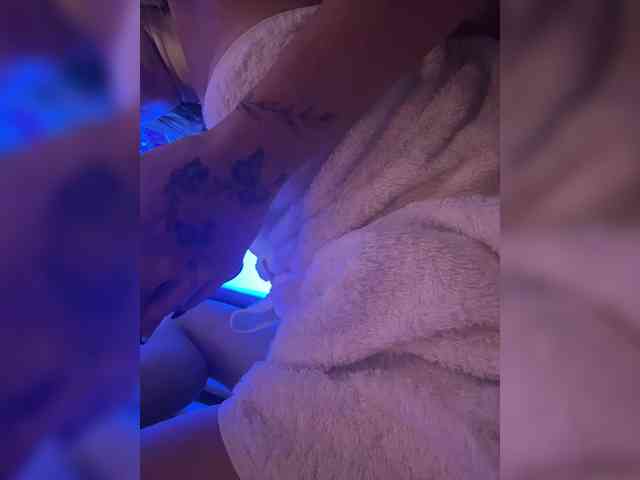 LucyRouse webcam