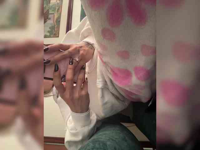LucyRouse webcam