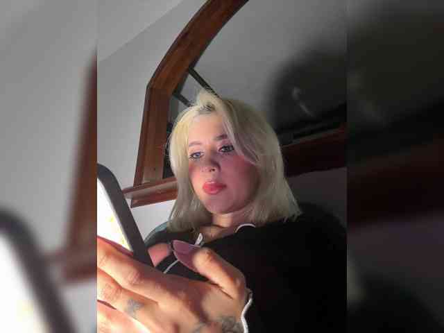 LucyRouse webcam
