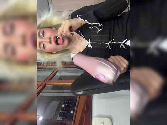 LucyRouse webcam