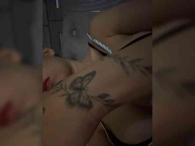 LucyRouse webcam