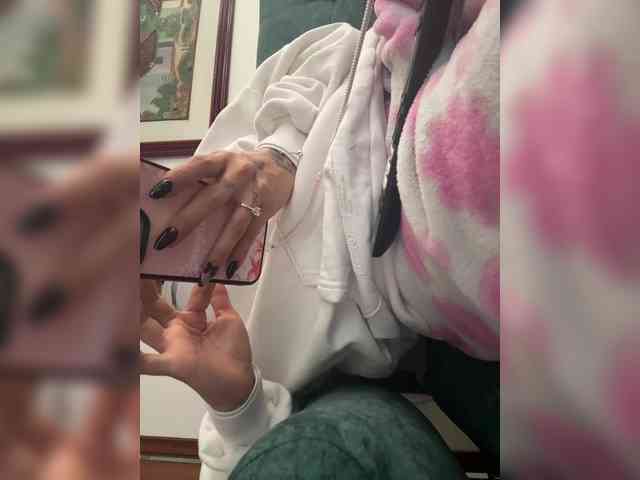 LucyRouse webcam
