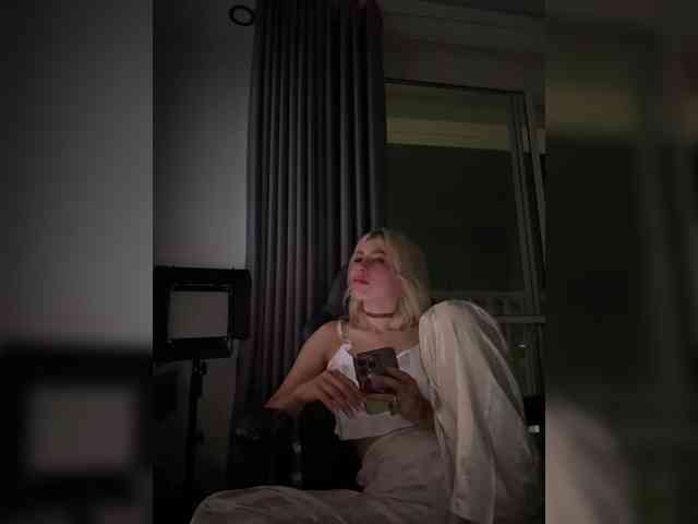 LucyRouse webcam