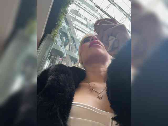 LucyRouse webcam