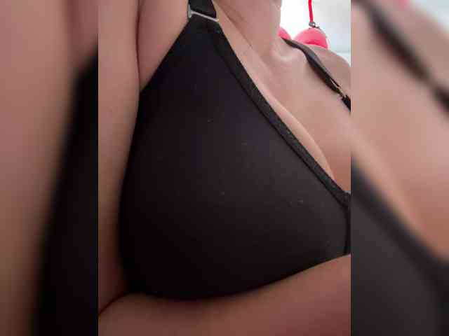 LucyRouse webcam