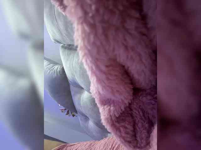 LucyRouse webcam