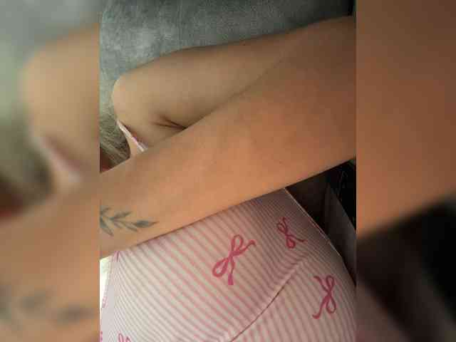 LucyRouse webcam