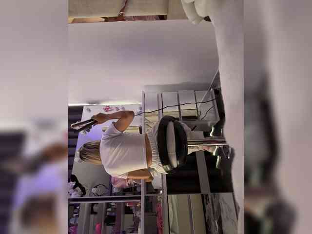 LucyRouse webcam