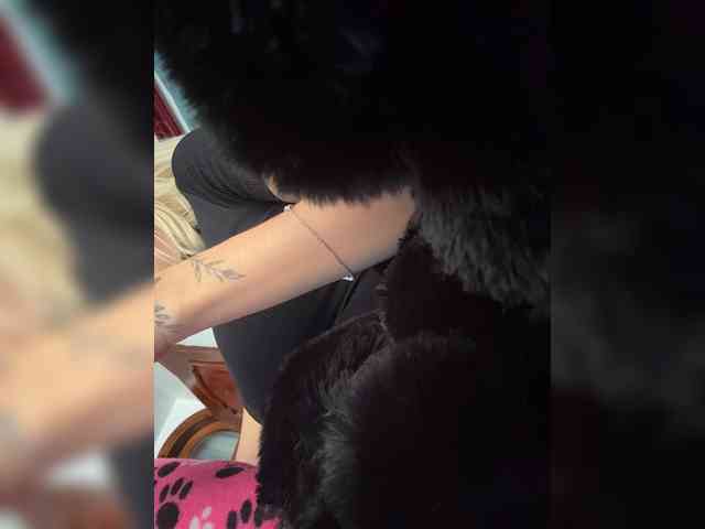 LucyRouse webcam