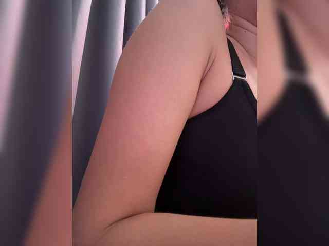 LucyRouse webcam