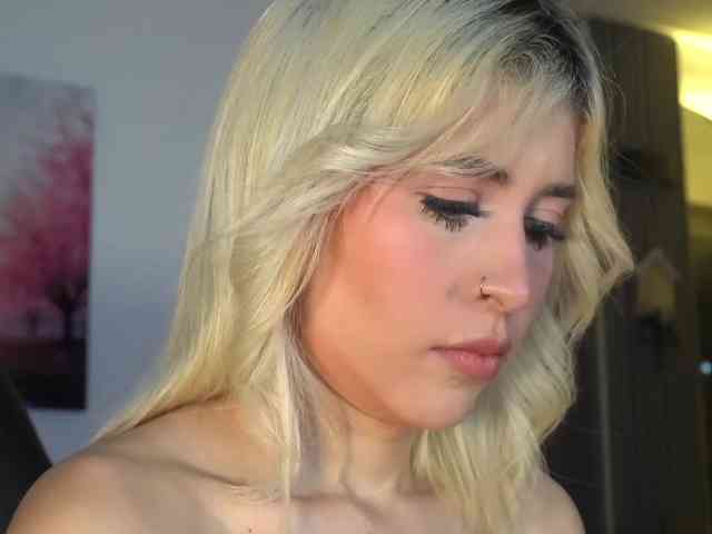 LucyRouse webcam