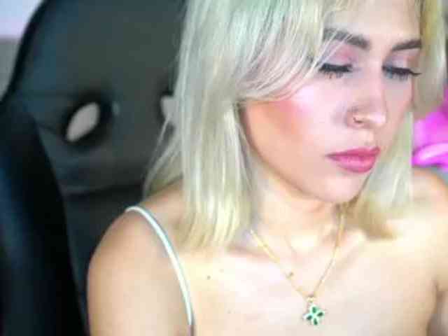 LucyRouse webcam