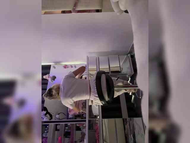 LucyRouse webcam