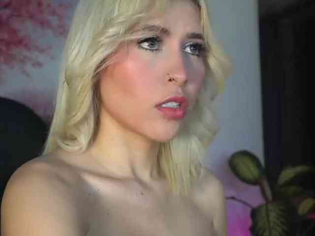 LucyRouse webcam