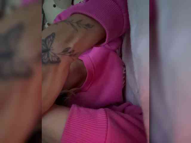LucyRouse webcam