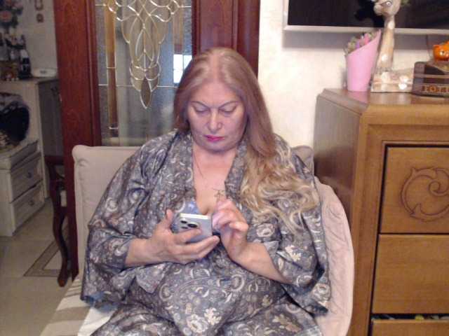 go to chat with MonaMonako