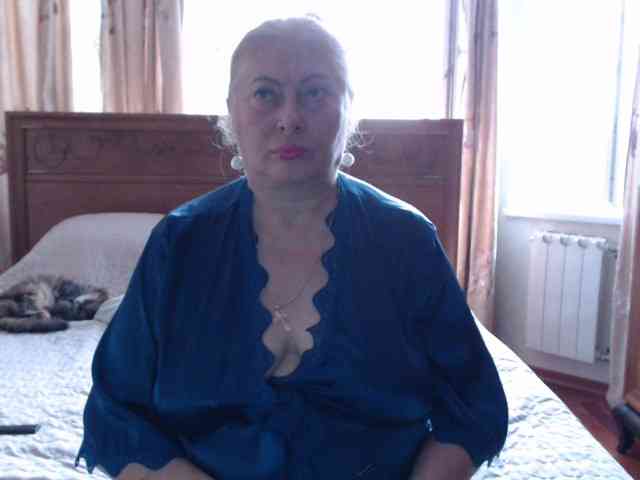 Monamonako's cam show statistics and live stream