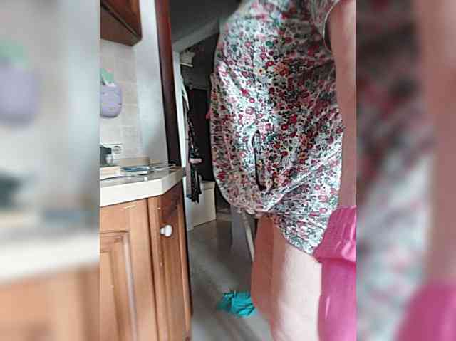 Monamonako's cam show statistics and live stream