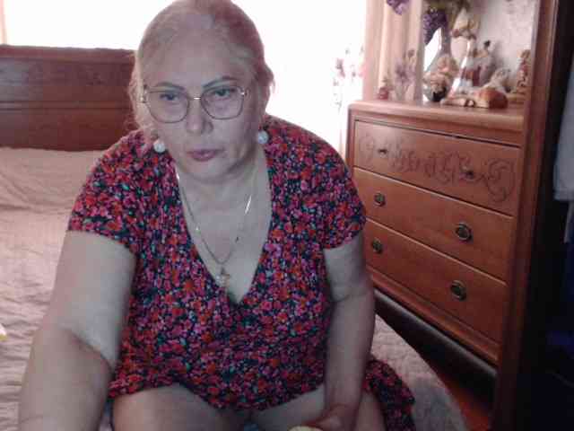 Monamonako's cam show statistics and live stream