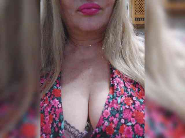 Marionaa live female cam on bongacams