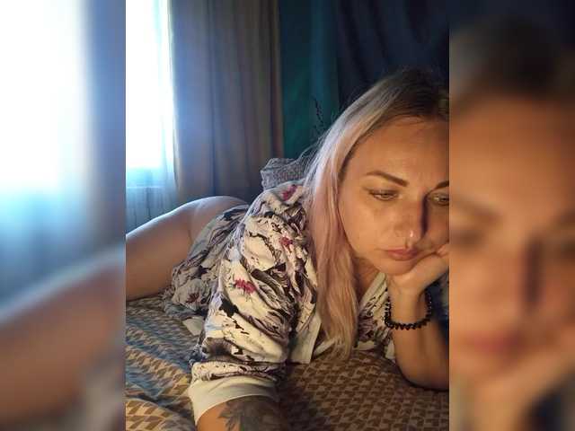 Tanysha-1 live cam on BongaCams