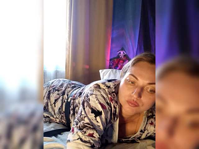 Tanysha-1 live cam on BongaCams