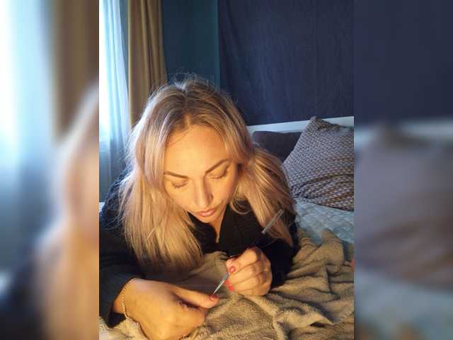 Tanysha-1 live cam on BongaCams