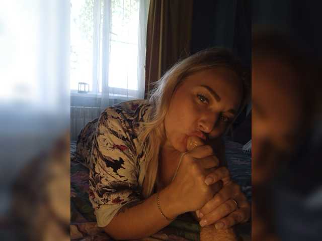 Tanysha-1 live cam on BongaCams