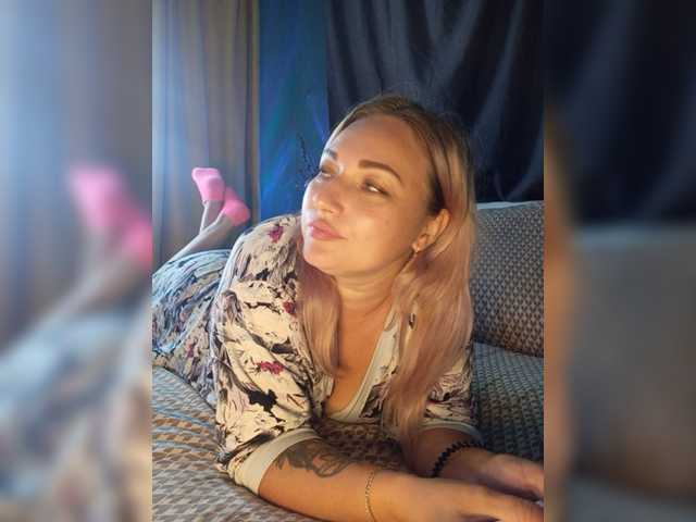 Tanysha-1 live cam on BongaCams