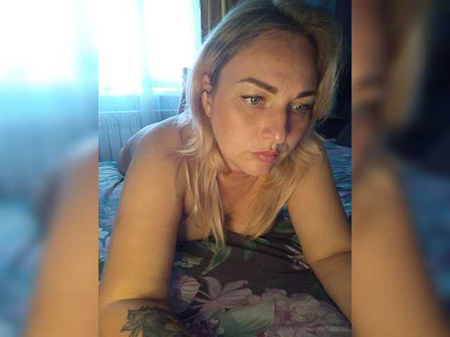 Tanysha-1 live cam on BongaCams