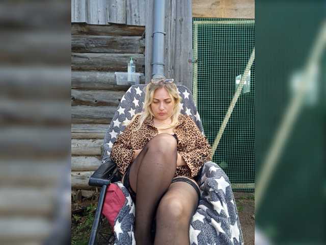 Tanysha-1 live cam on BongaCams