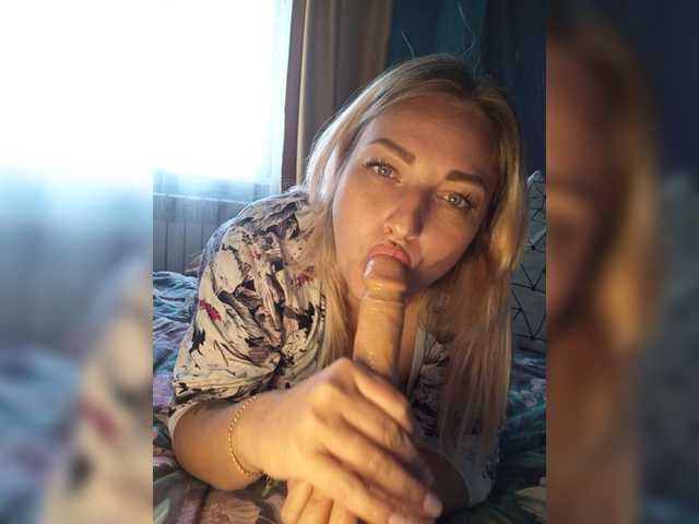 Tanysha-1 live cam on BongaCams