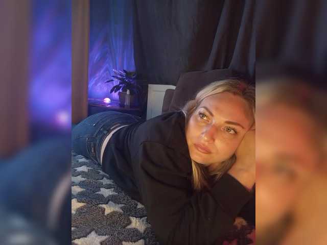 Tanysha-1 live cam on BongaCams