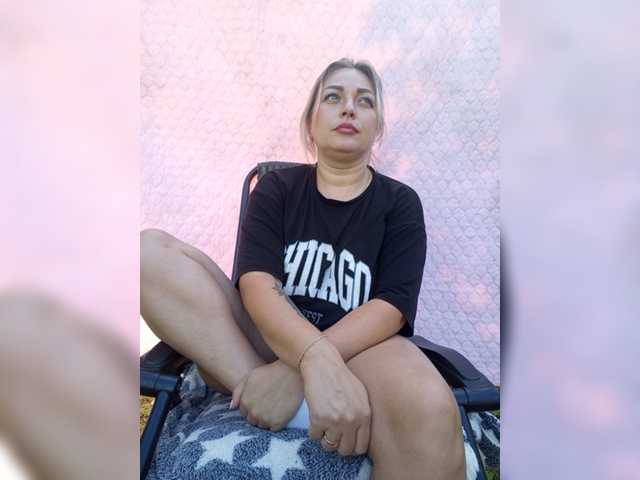Tanysha-1 live cam on BongaCams