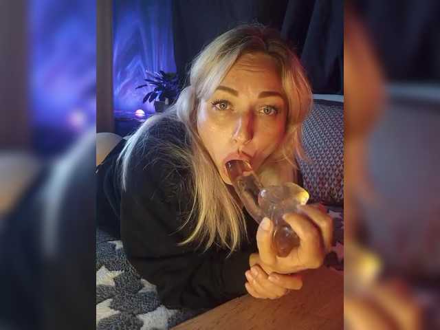 Tanysha-1 live cam on BongaCams
