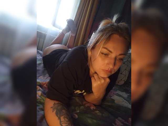Tanysha-1 live cam on BongaCams