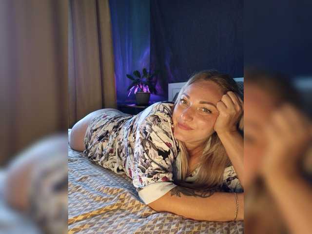 Tanysha-1 live cam on BongaCams