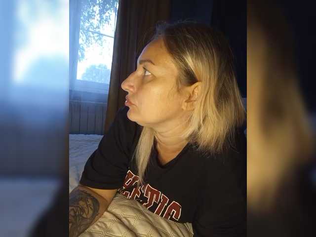 Tanysha-1 live cam on BongaCams