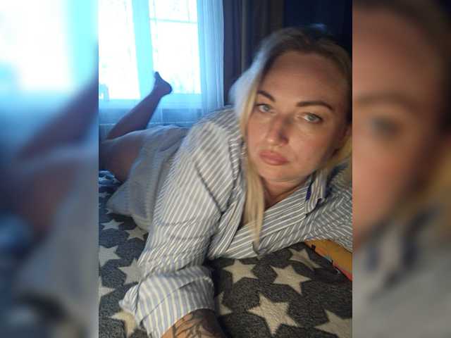 Tanysha-1 live cam on BongaCams