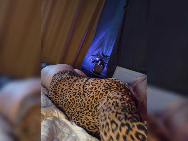 Tanysha-1 live cam on BongaCams