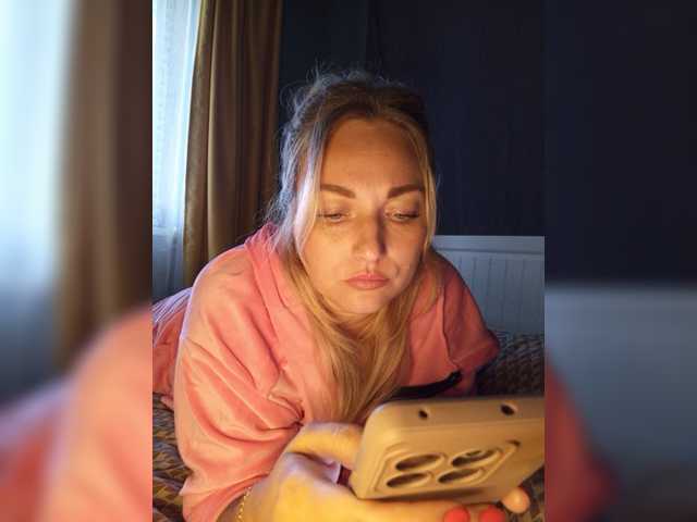 Tanysha-1 live cam on BongaCams