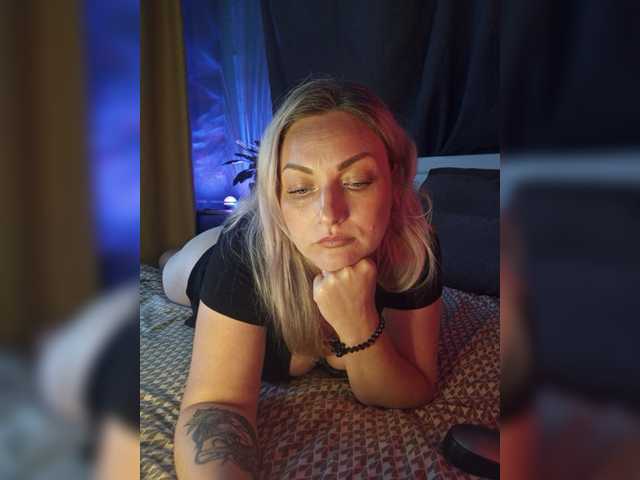 Tanysha-1 live cam on BongaCams
