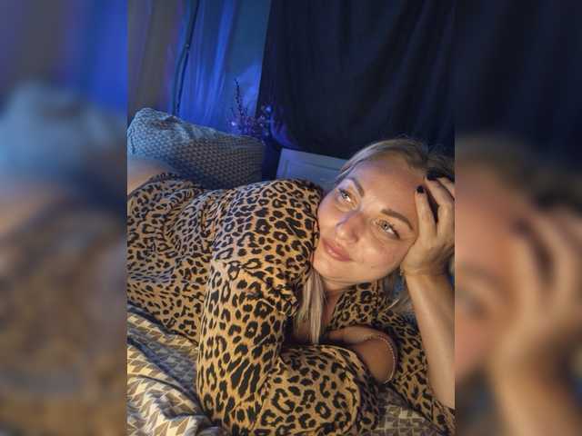 Tanysha-1 live cam on BongaCams