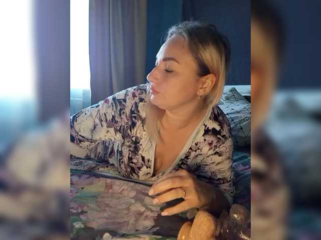 Tanysha-1 live cam on BongaCams