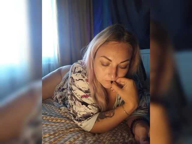 Tanysha-1 live cam on BongaCams