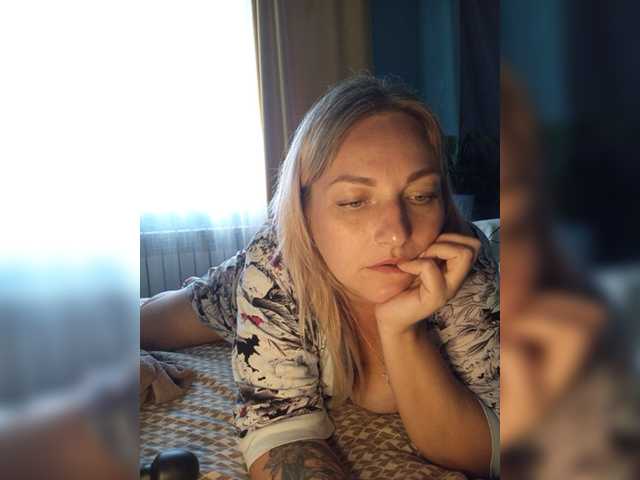 Tanysha-1 live cam on BongaCams
